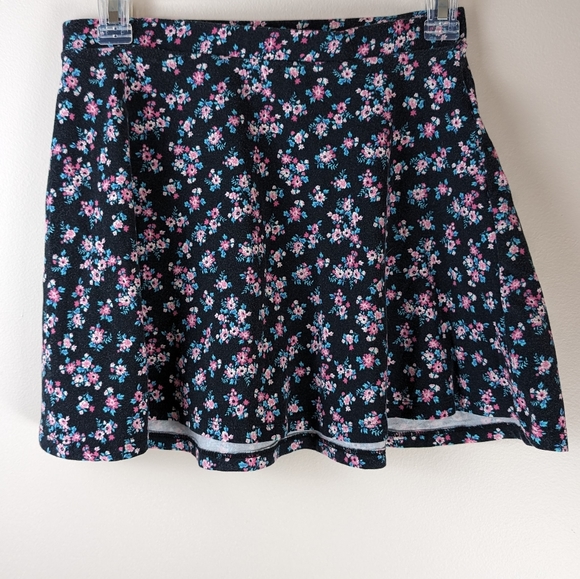 Forever 21 girl's floral stretchy mini skirt size 13/14 - Picture 3 of 3